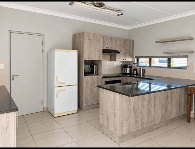 3 BEDROOM HOUSE FOR SALE IN THATCHFIELD